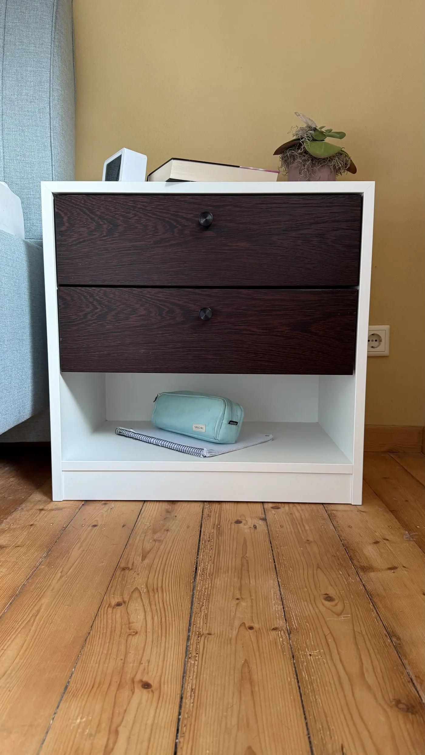 Nachtschränkchen passend zum Kleiderschrank - Ansicht 1