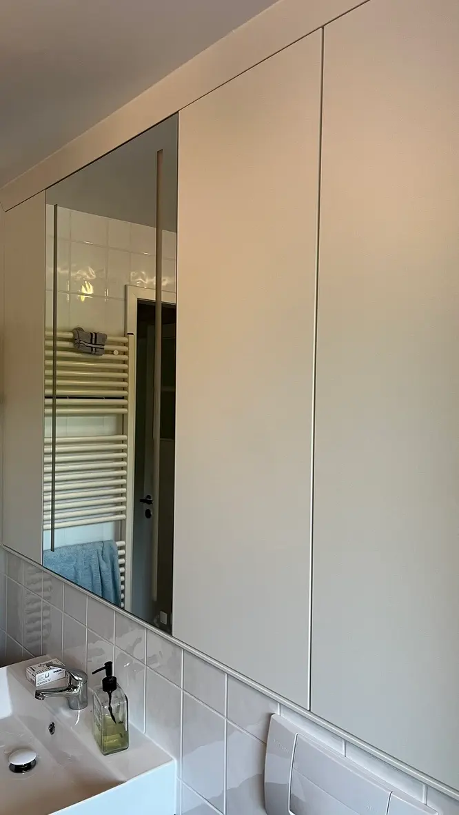 Kleiderschrank mit Lichtakzent - Ansicht 3
